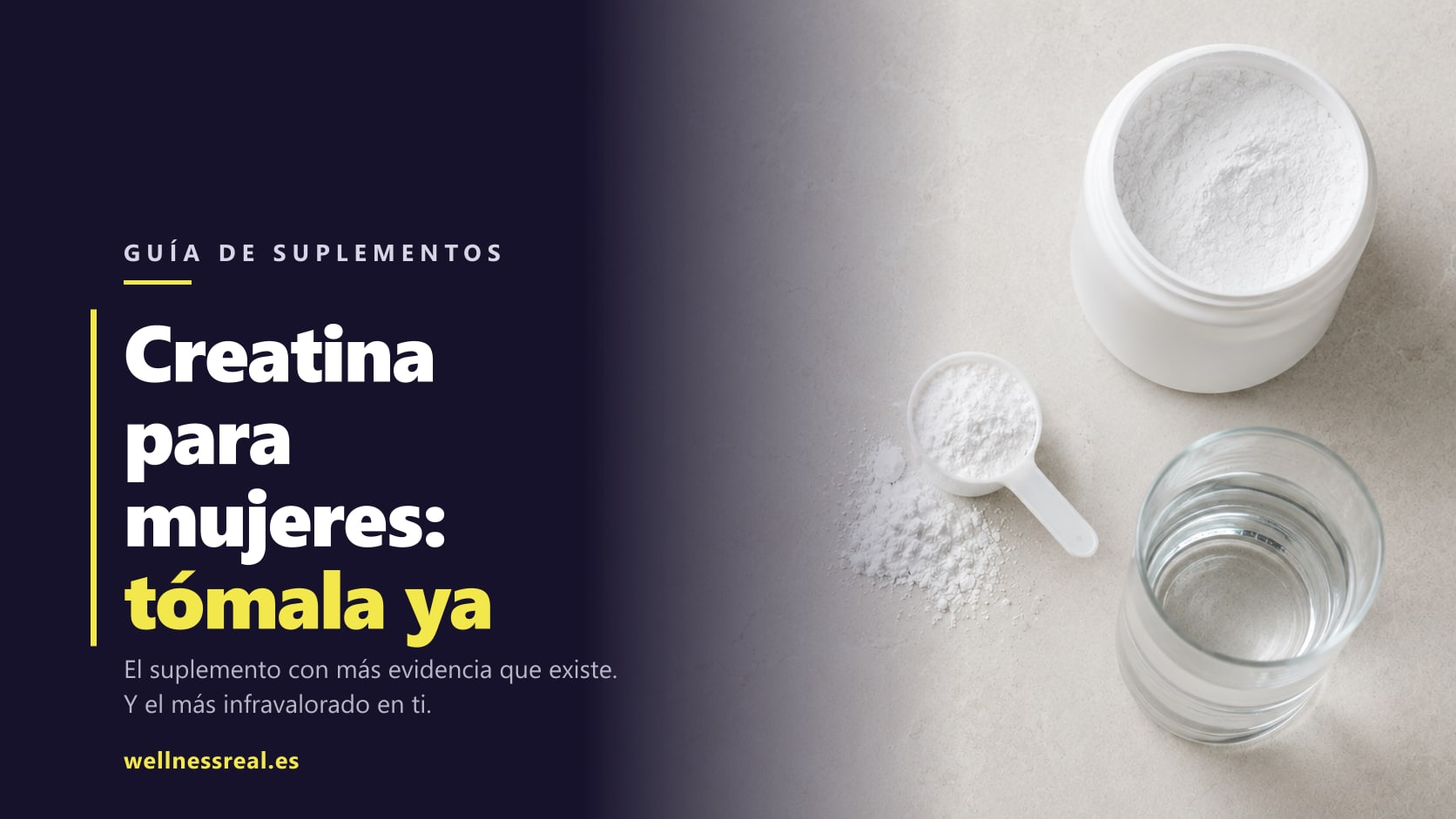 Bote de creatina en polvo, cazo dosificador y vaso de agua sobre encimera clara, estética WellnessReal